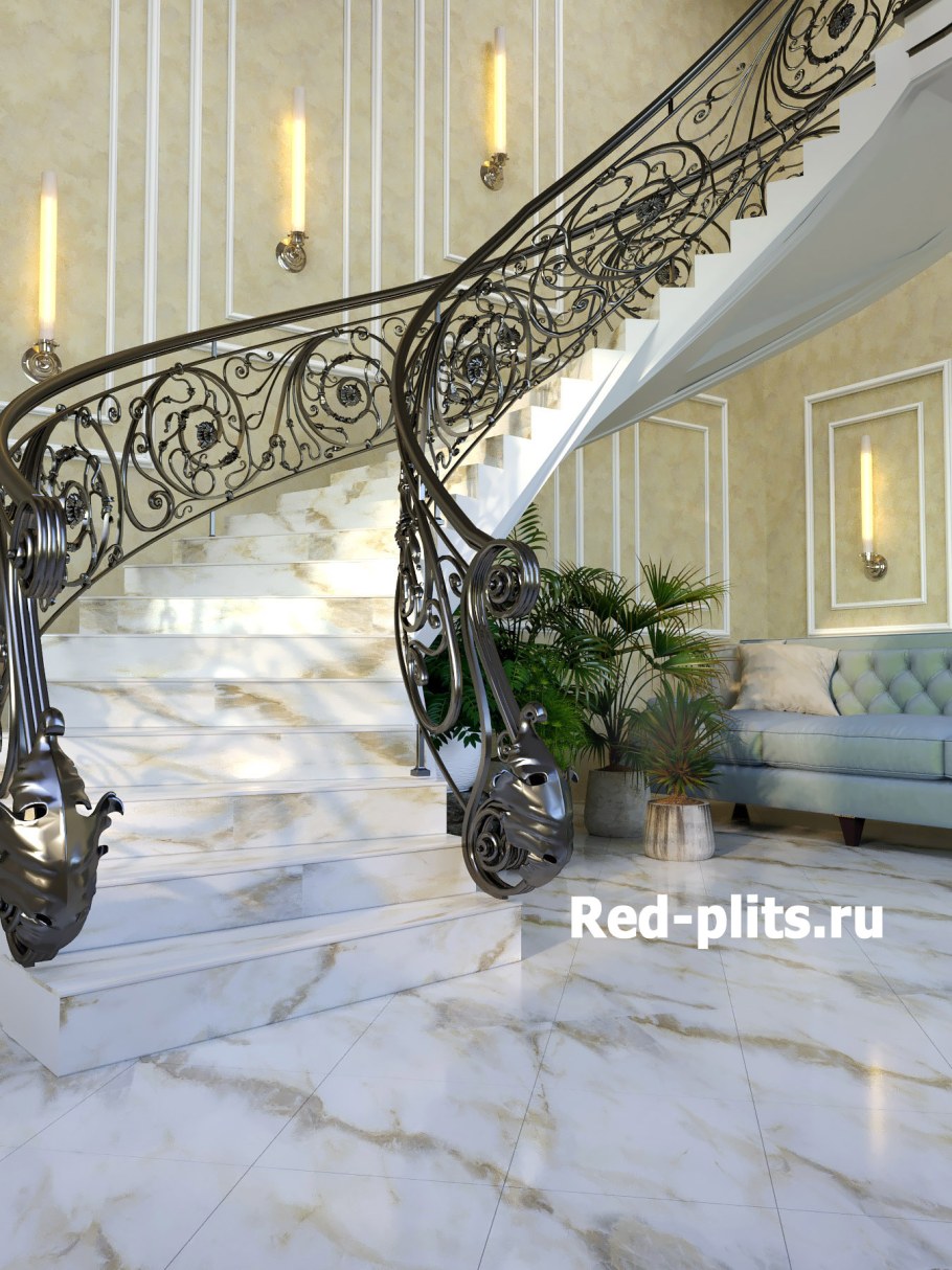 Лестница с мраморными ступенями