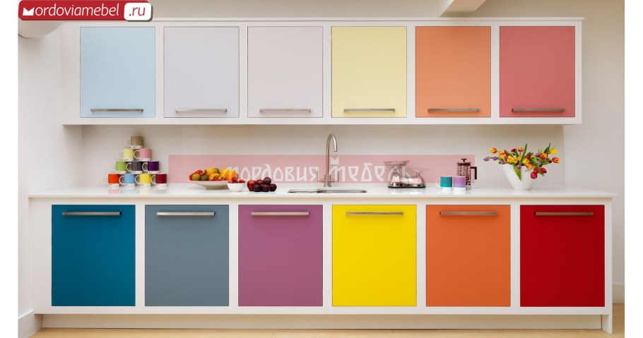 Разноцветный кухонный гарнитур