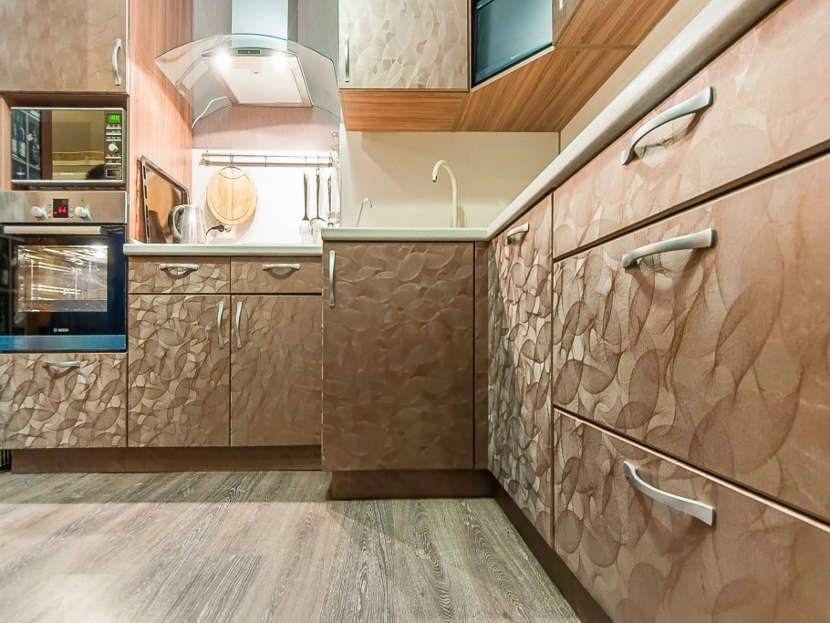 Рельефные фасады для кухни