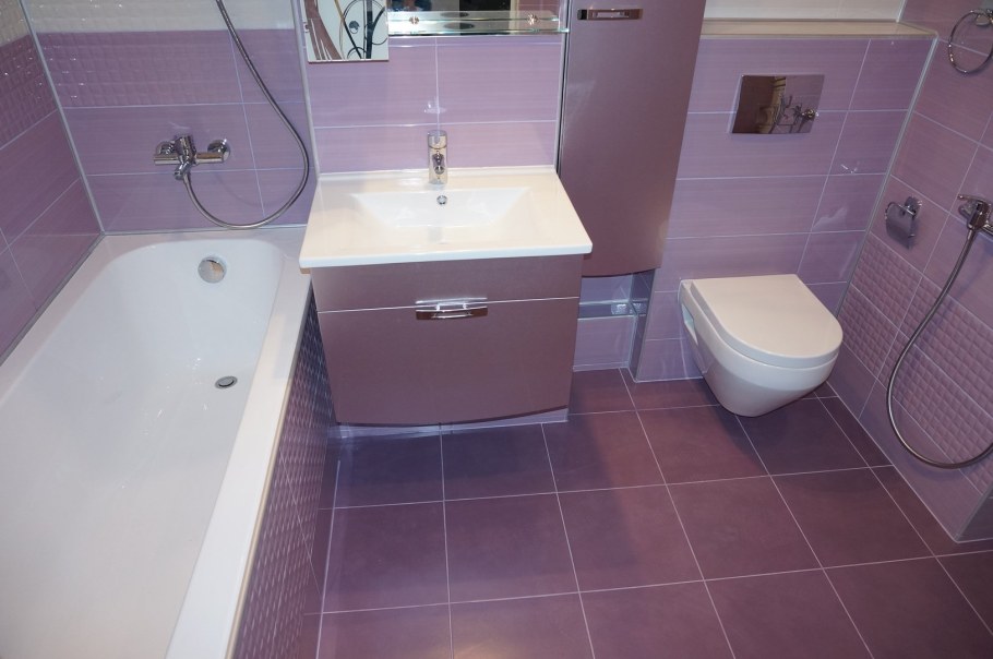 Серая плитка в ванной комнате