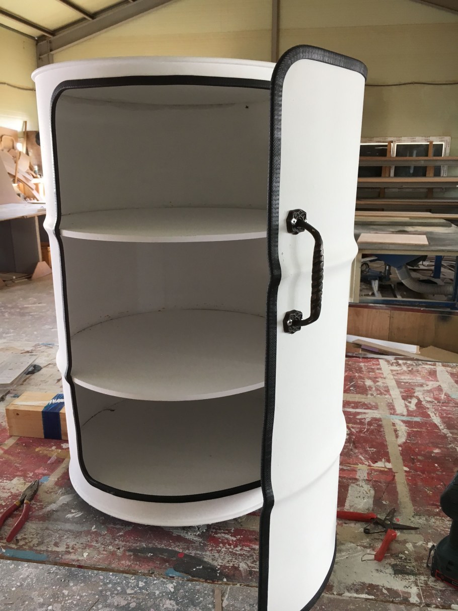 Бочка с дверцей