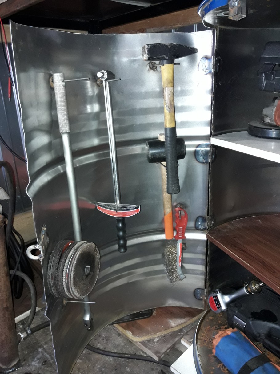 Инструментальный ящик из бочки