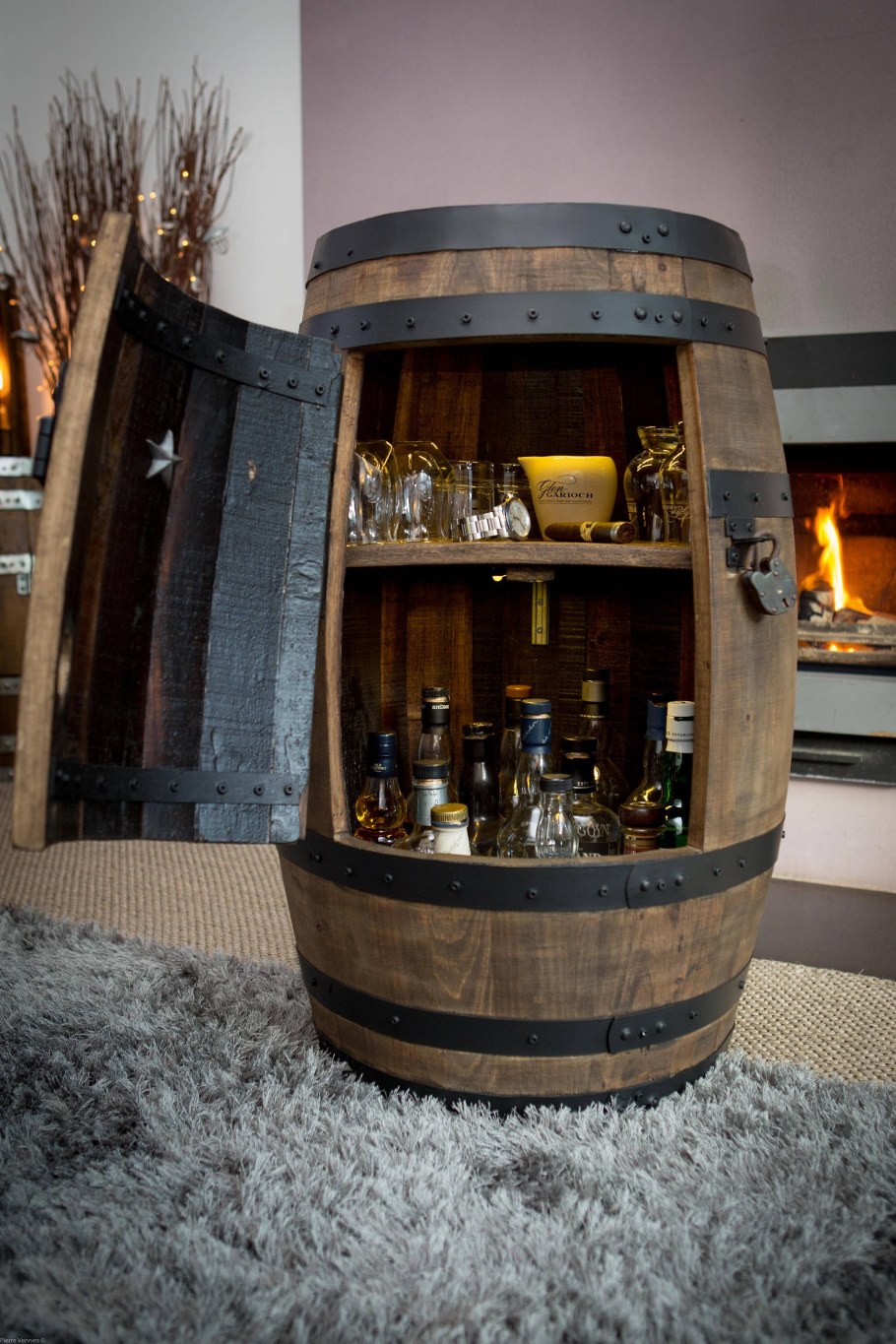 Шкаф из деревянной бочки