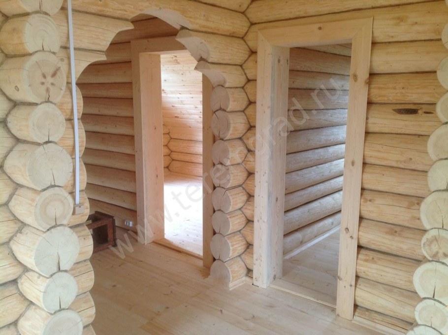 Межкомнатные двери в срубе из бревна