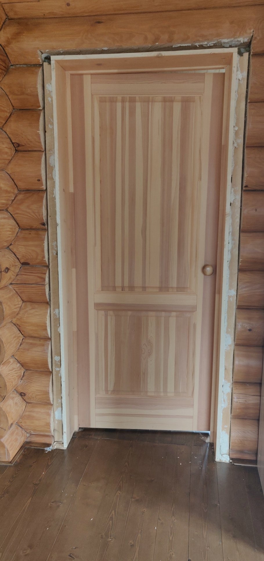 Межкомнатные двери в бревенчатом доме