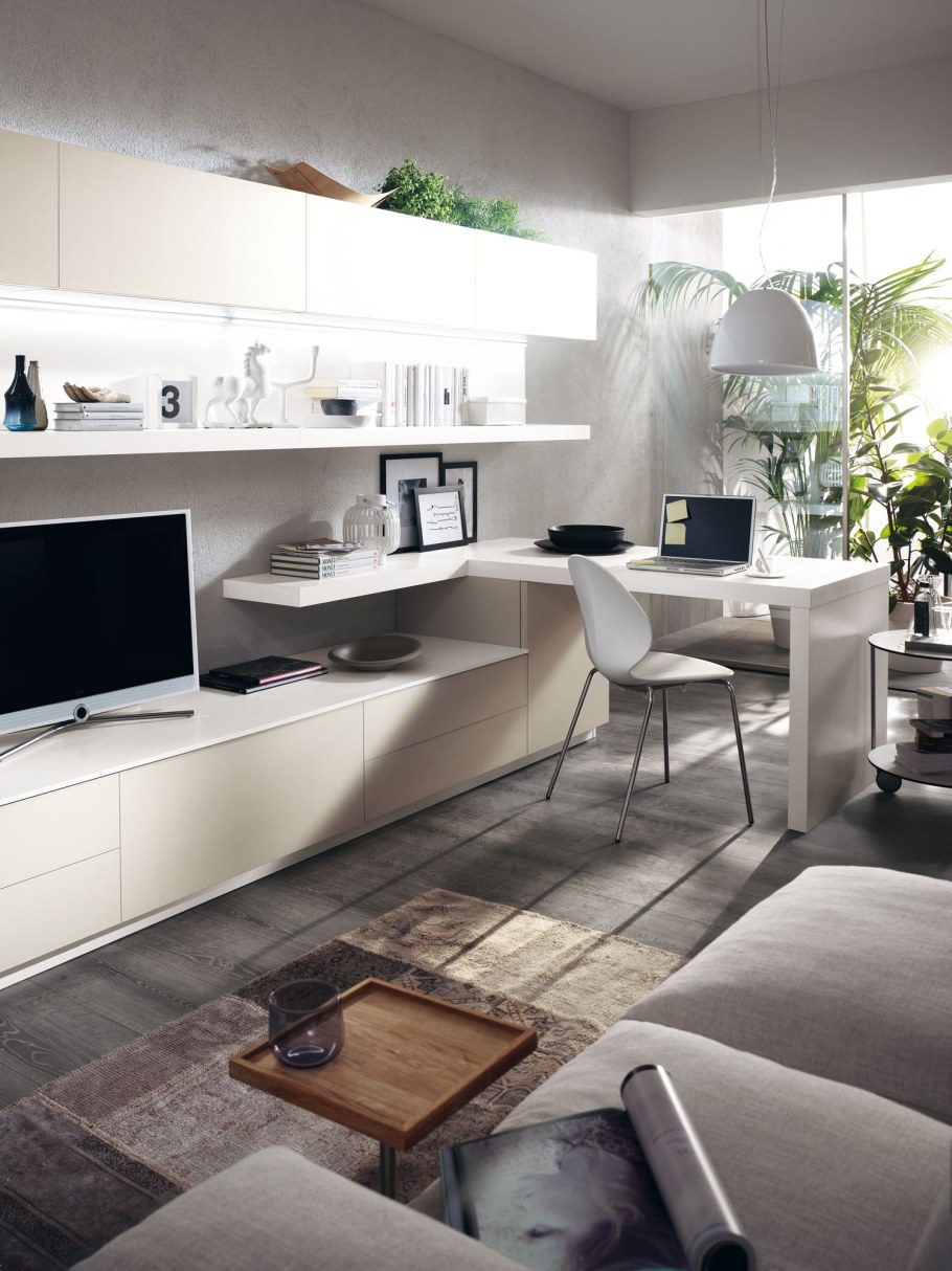 Гостиная с компьютерным столом и телевизором