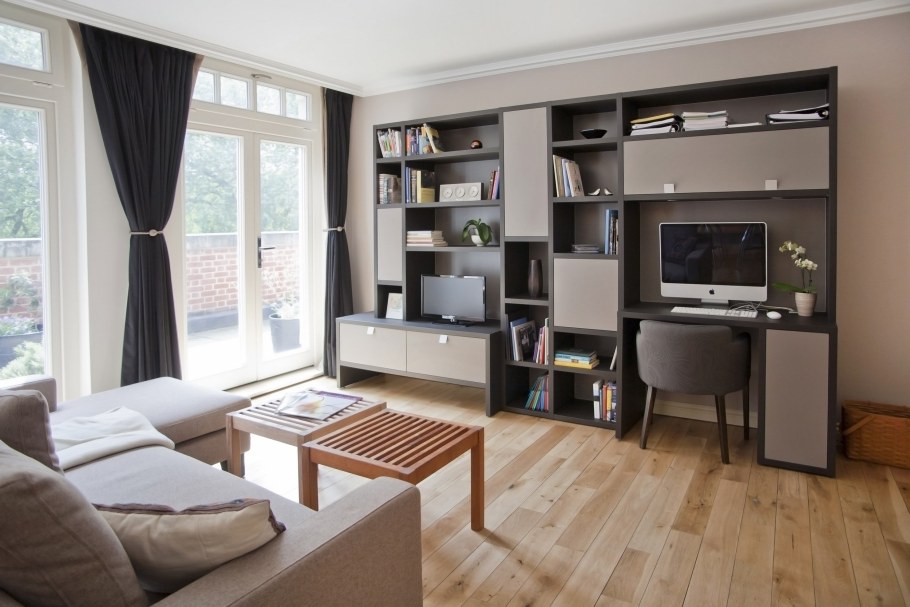 Горка с компьютерным столом и телевизором