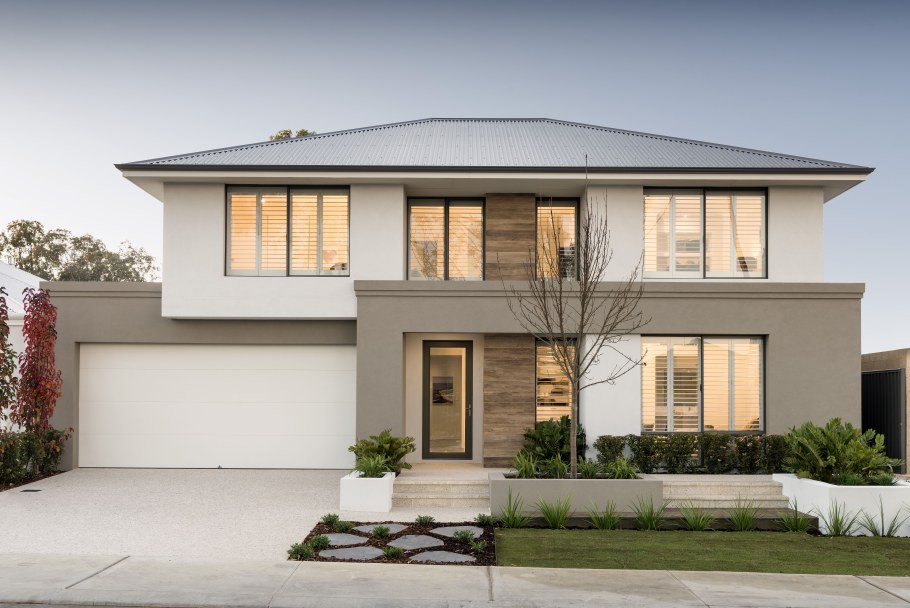 Двухэтажный дом с четырпх катроф крышей