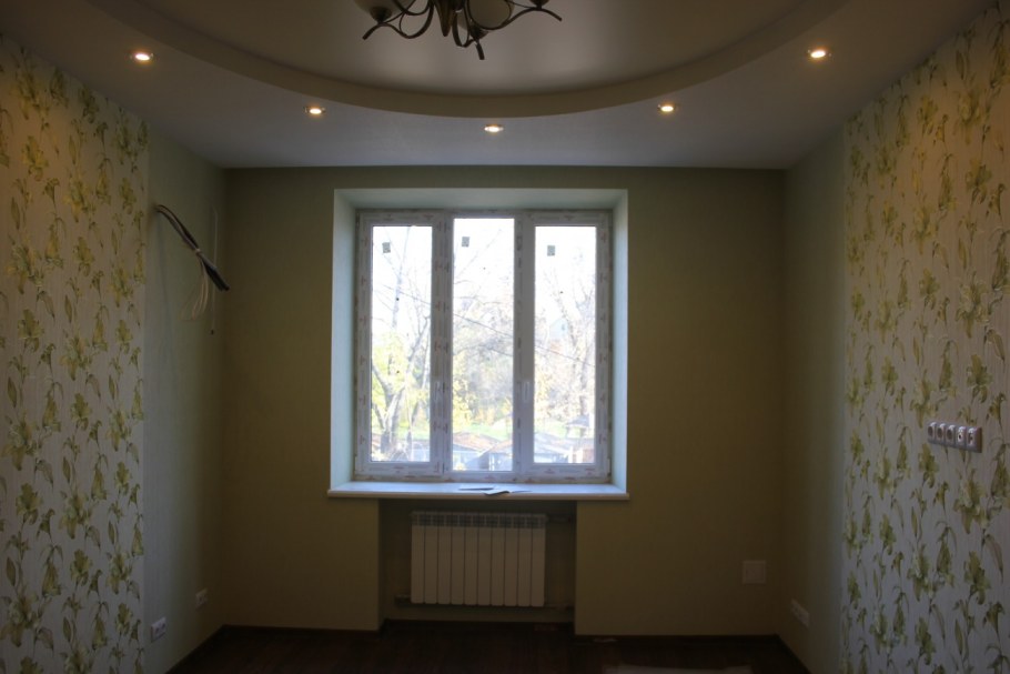 Обои поклеил в сталинке