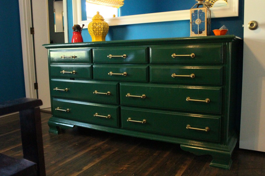 Профессиональная покраска мебели из дерева