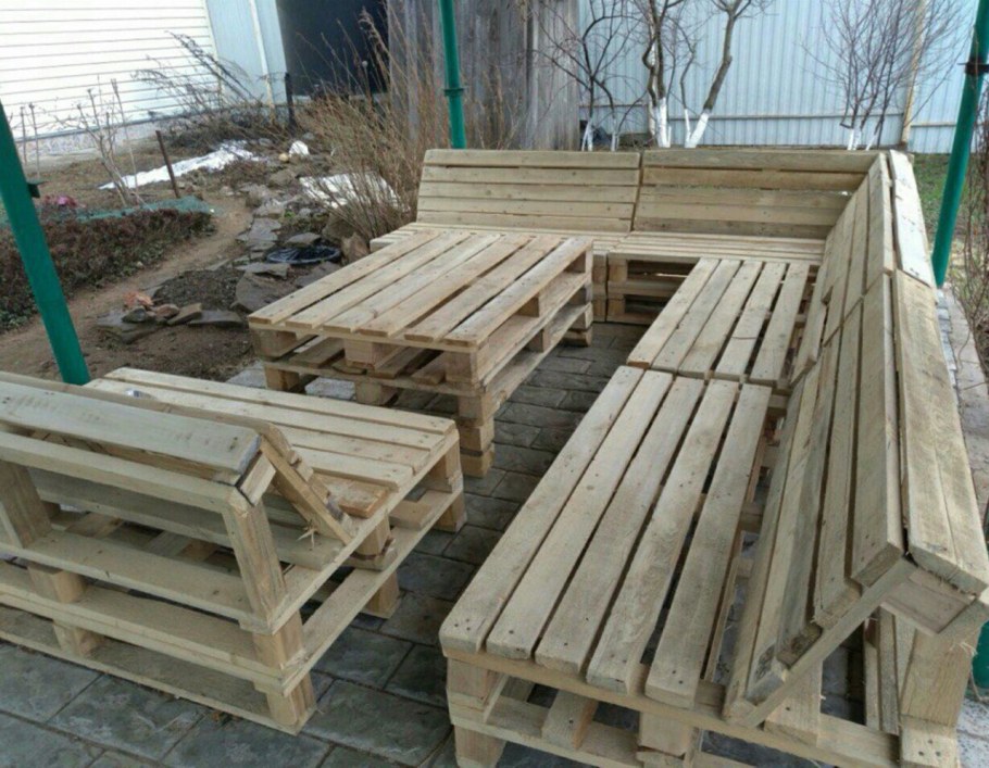 Летний домик из поддонов
