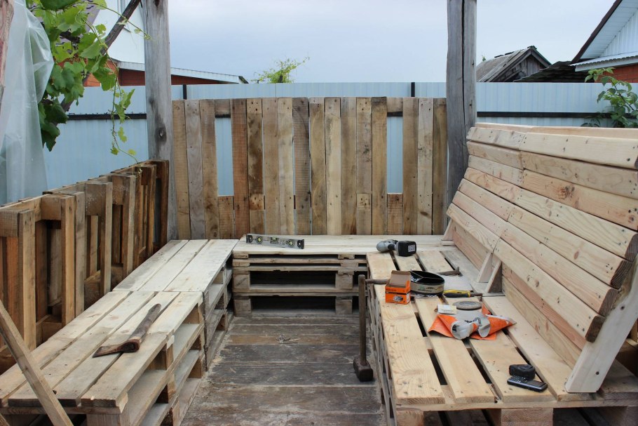 Облицовка фасада поддонами