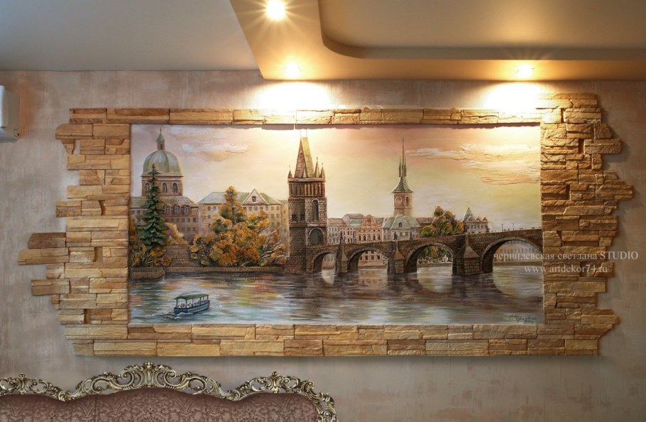 Обрамление фрески декоративным камнем