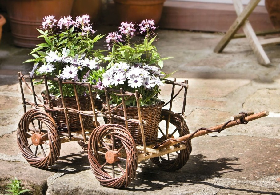 Колесо телеги деревянное