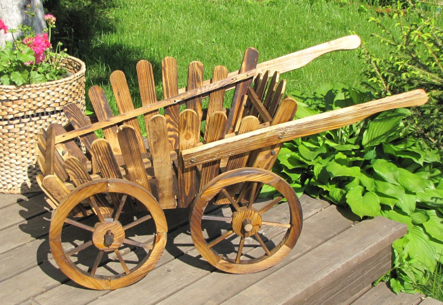 Тележка декоративная для сада