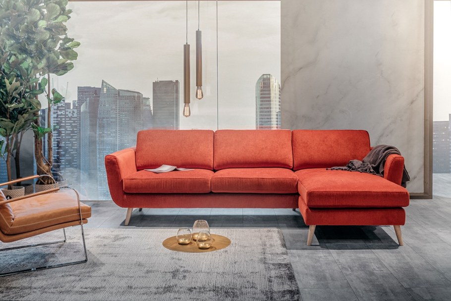 Диван кирпичного цвета