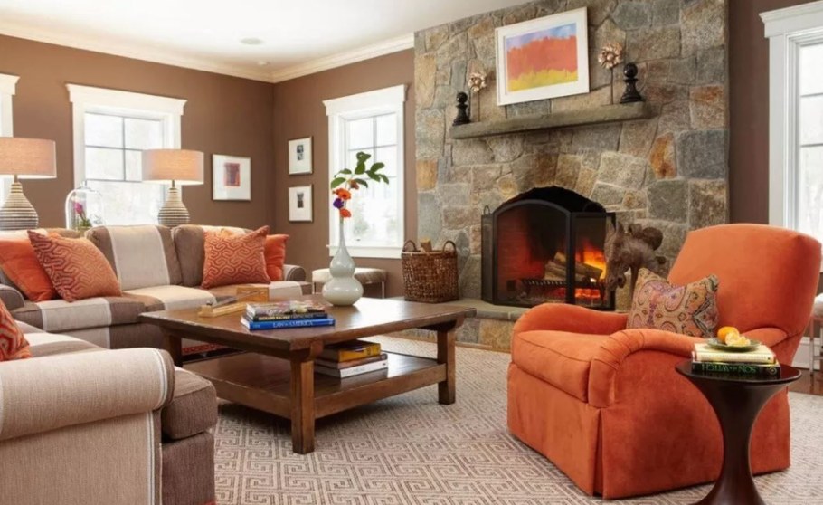 Диван терракотового цвета