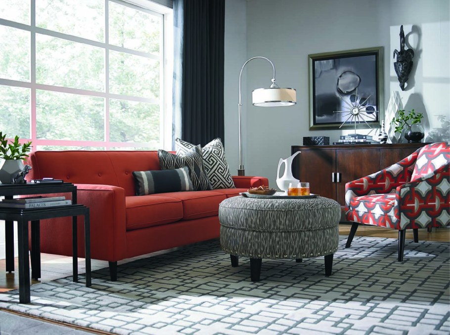 Диван кирпичного цвета