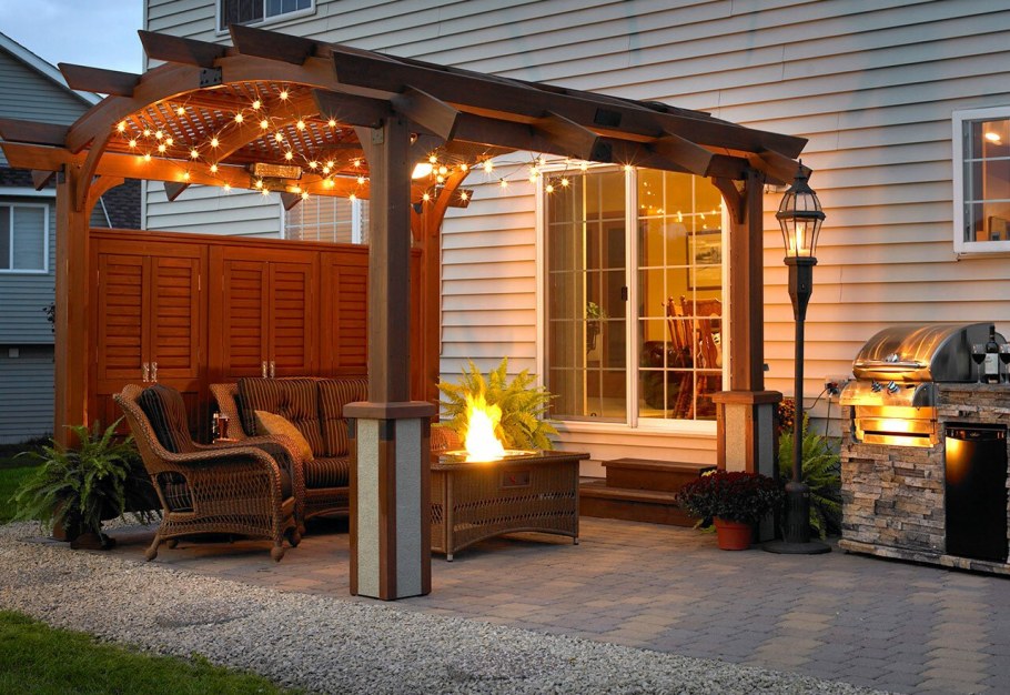 Беседка конюшня