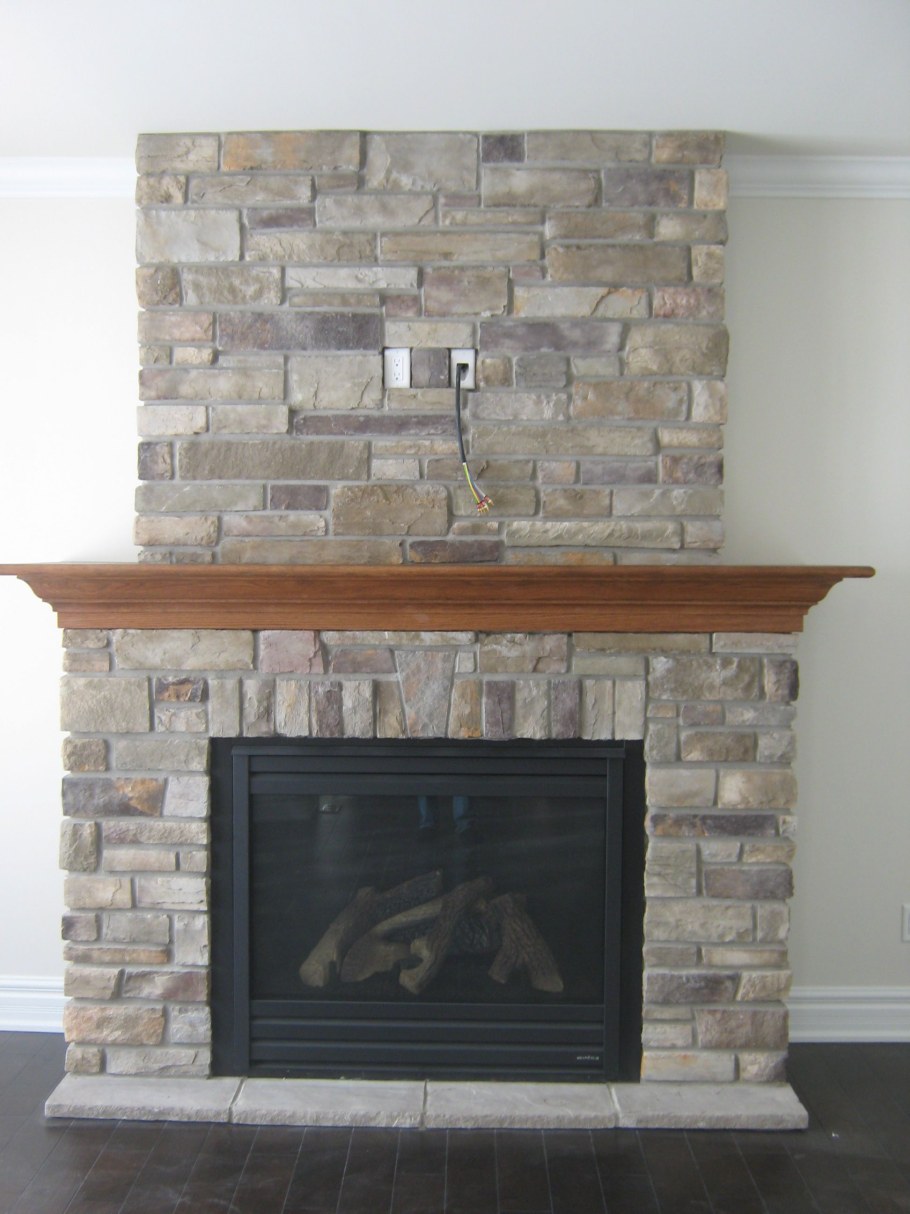 Камин из дикого камня