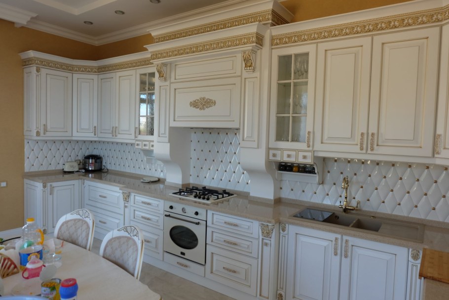 Кухня Верона красное дерево массив