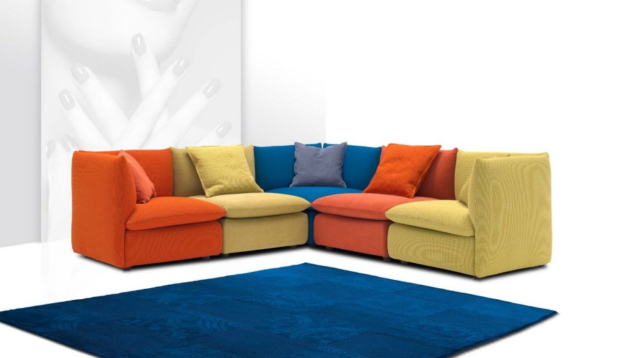 Разноцветный диван