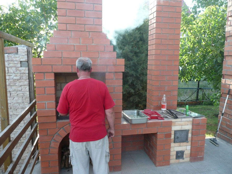 Небольшой мангал из кирпича