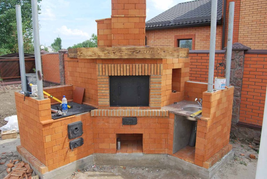Садовый мангал из кирпича