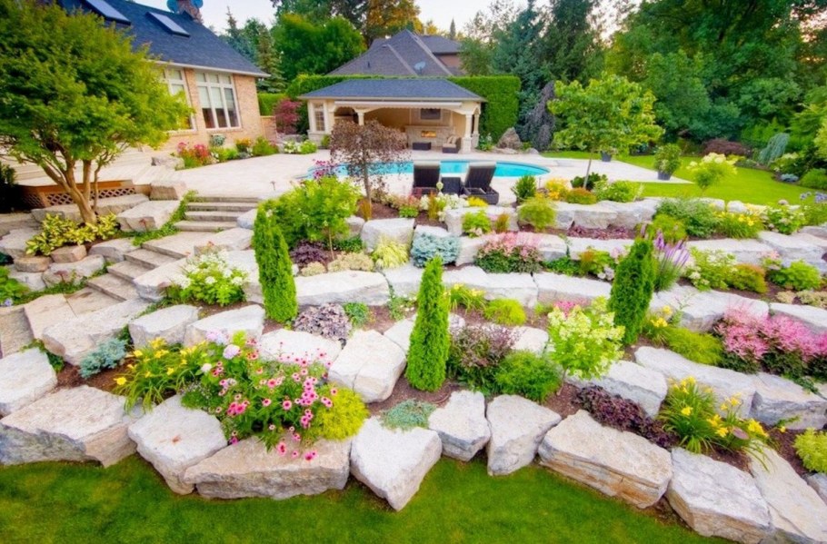 Рокарийтеррасированный склон