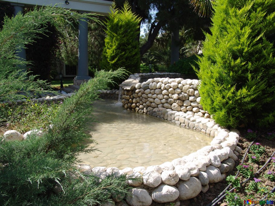 Бордюры для клумб из камня