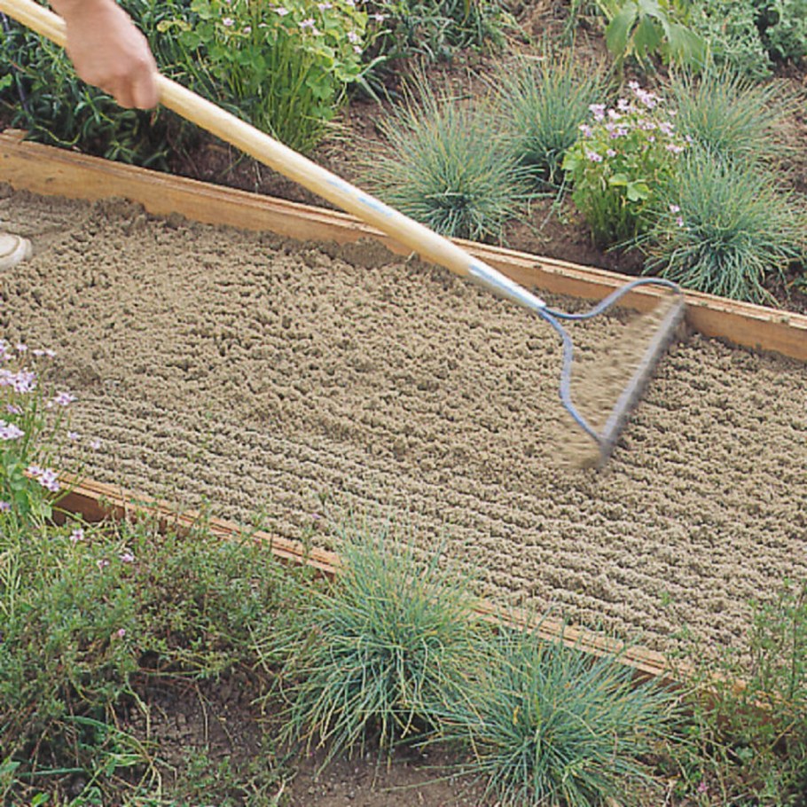 Дорожки из песка на даче