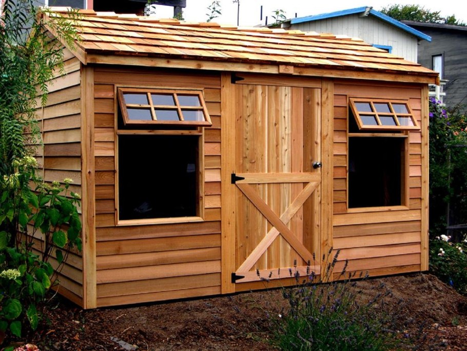 Хозблок из дерева