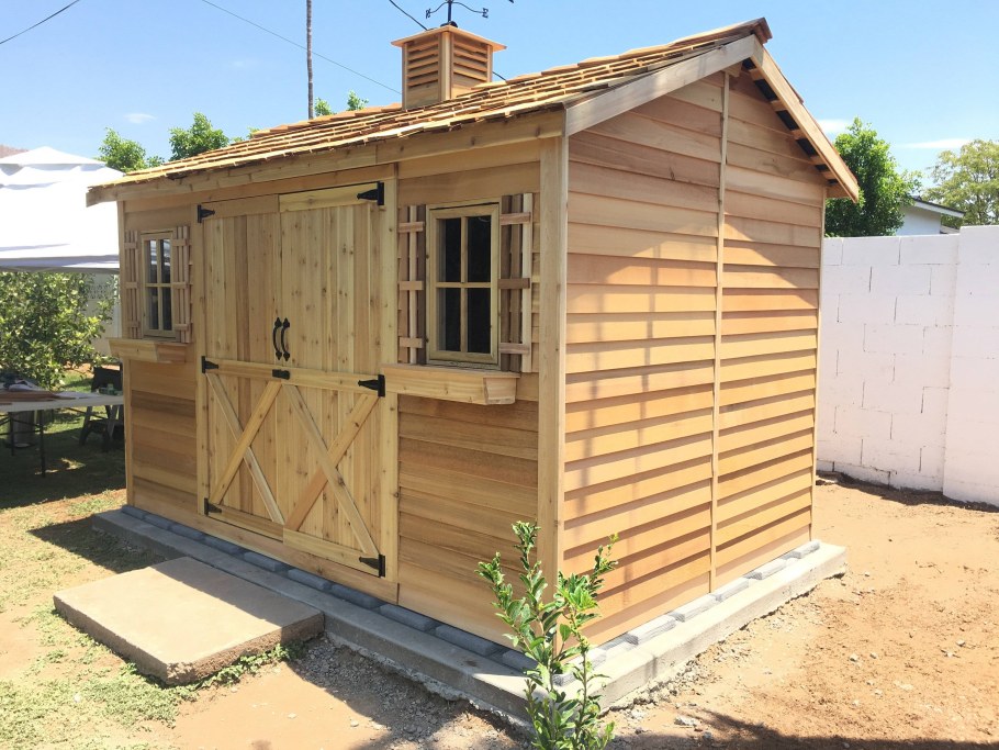 Деревянный сарай