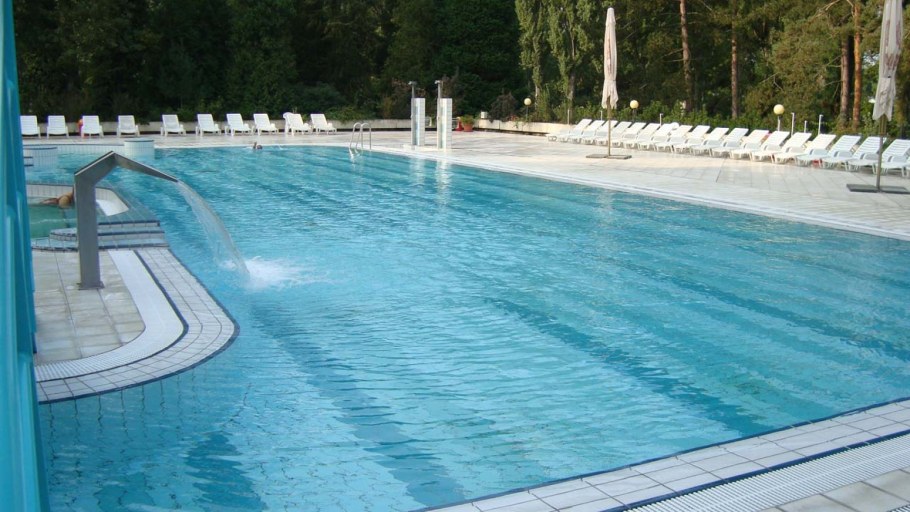 Открытый бассейн аквапарк