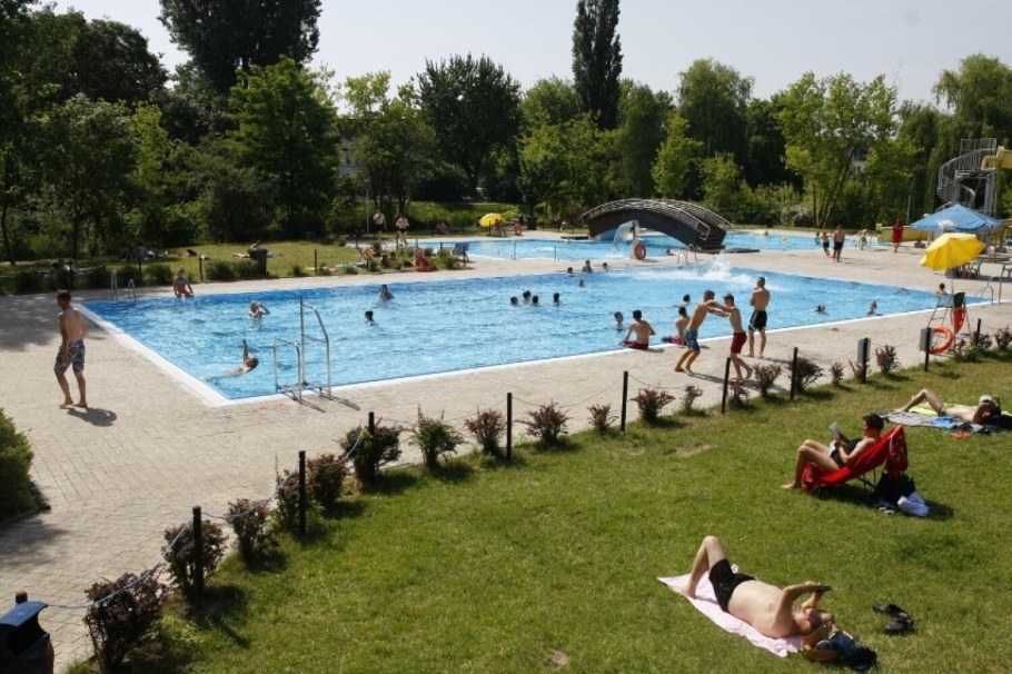 Открытый бассейн в Дубоссары