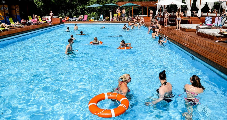 Открытый бассейн в Санкт-Петербурге