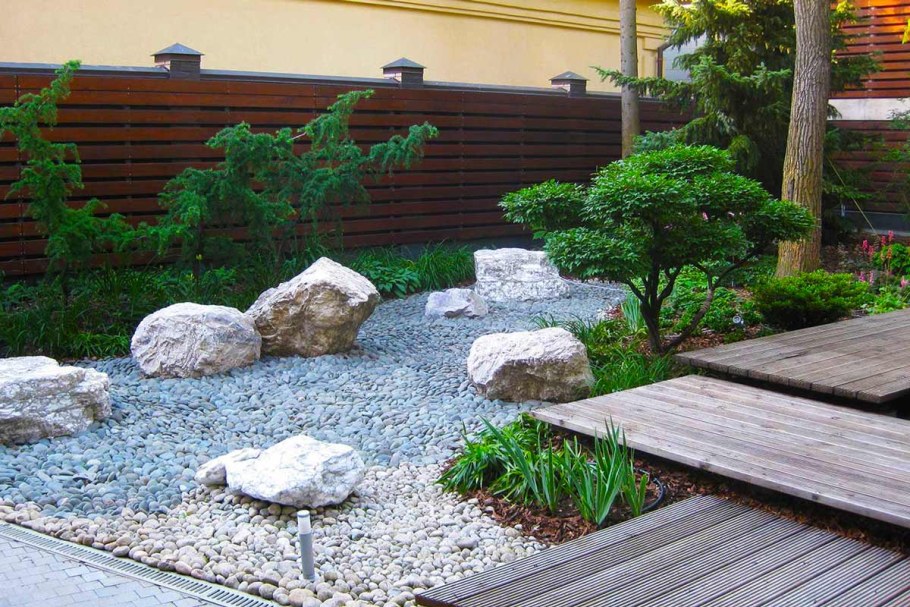 Рокарий в японском саду