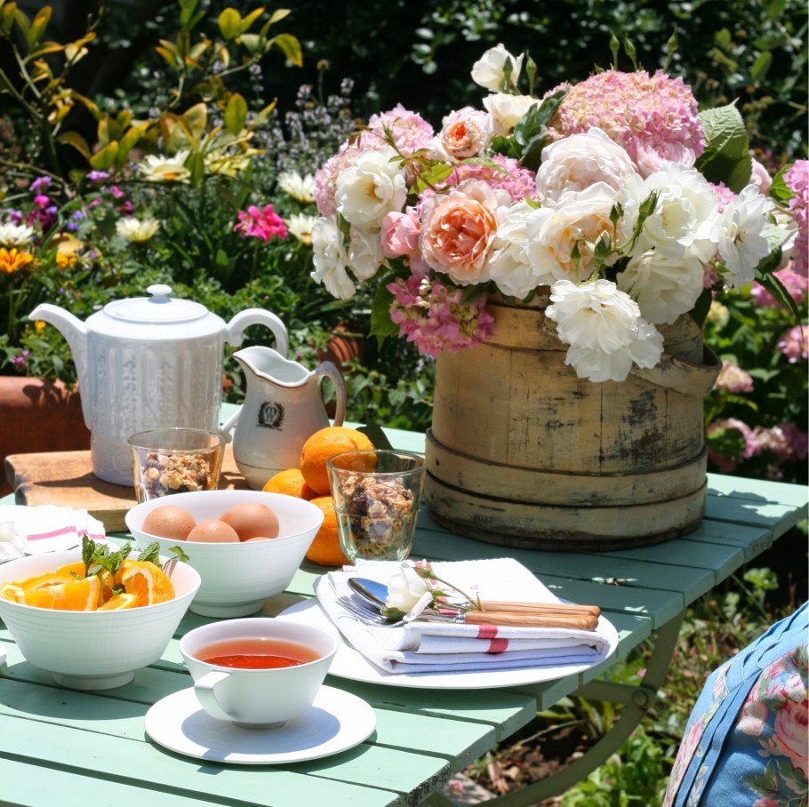 Летнее чаепитие в саду