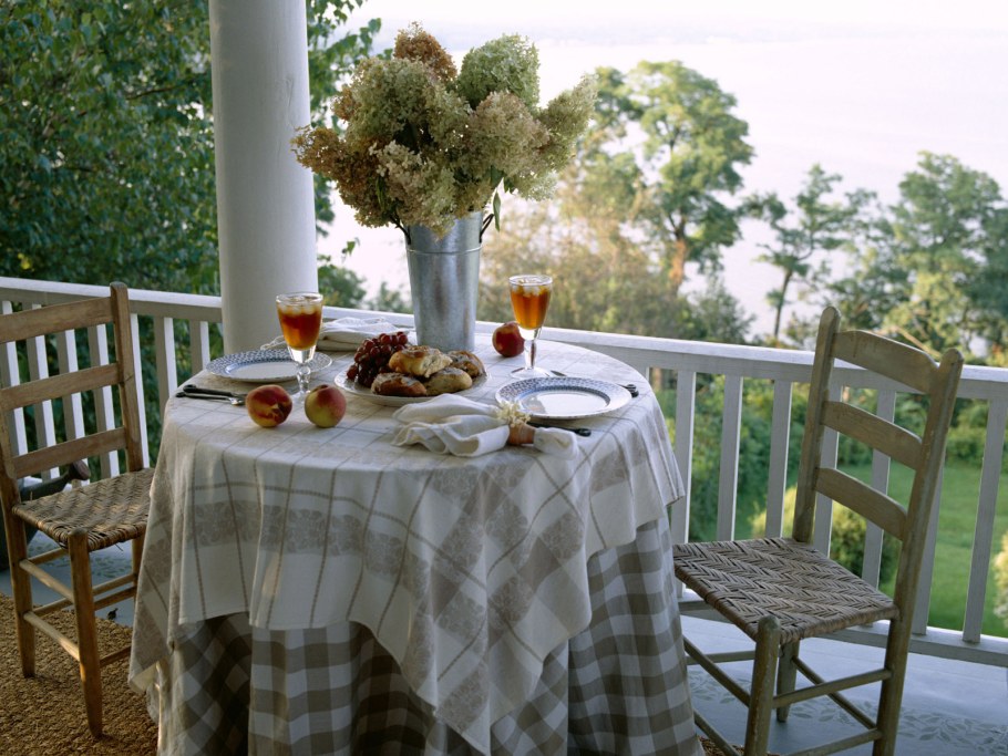 Завтрак на веранде