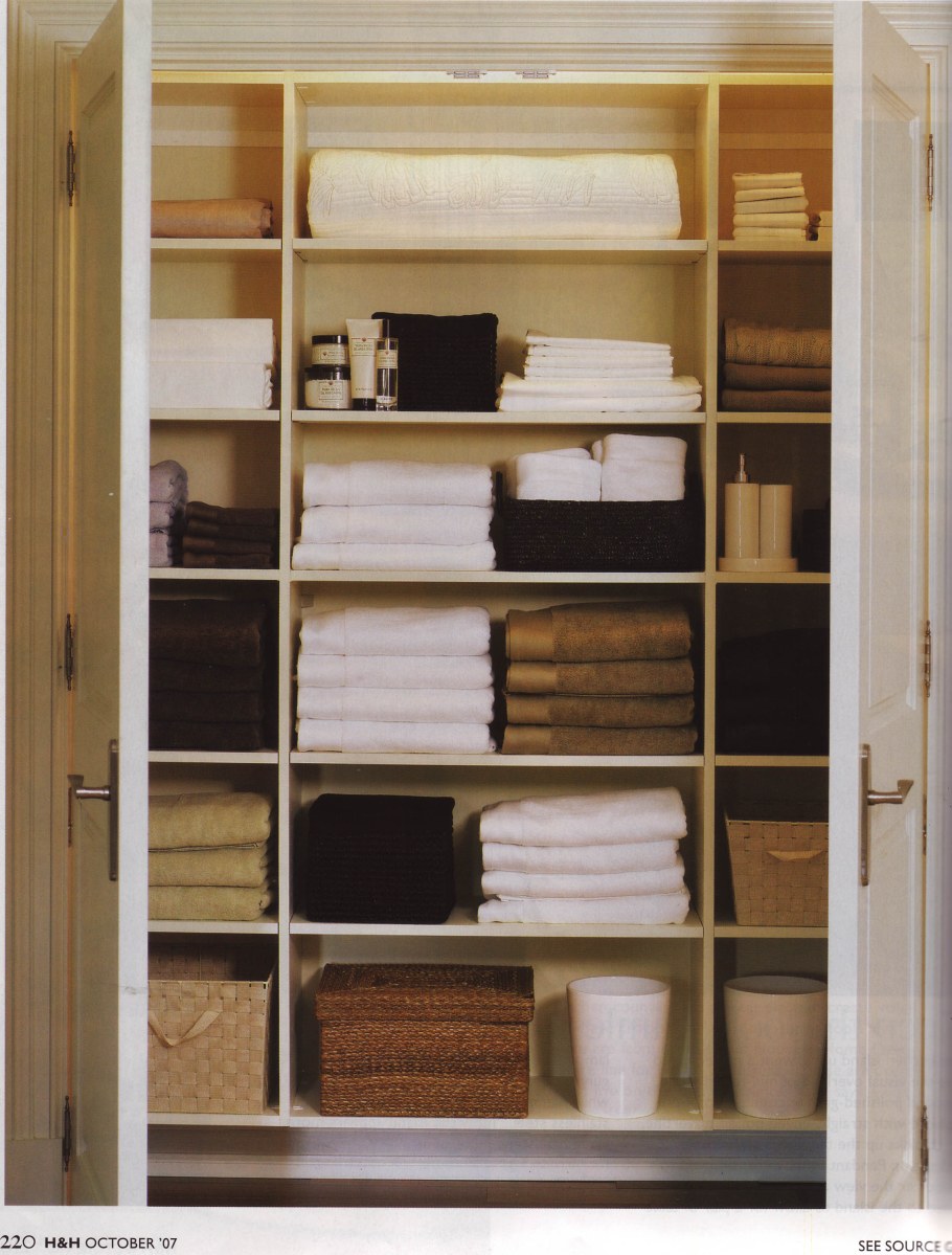 Тарелки в серванте