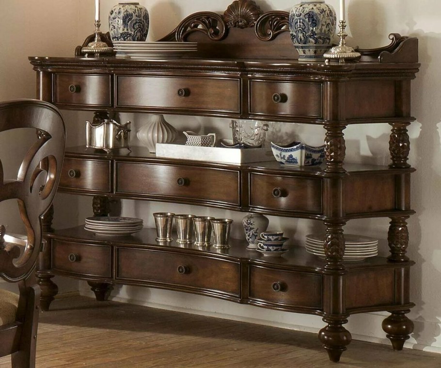 Шкаф с выдвижными ящиками