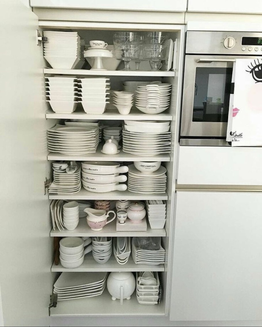 Шкаф для посуды / витрина Taylor. Cabinet / Showcase by Metner