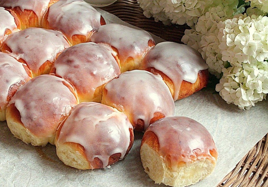 Булочка с помадкой