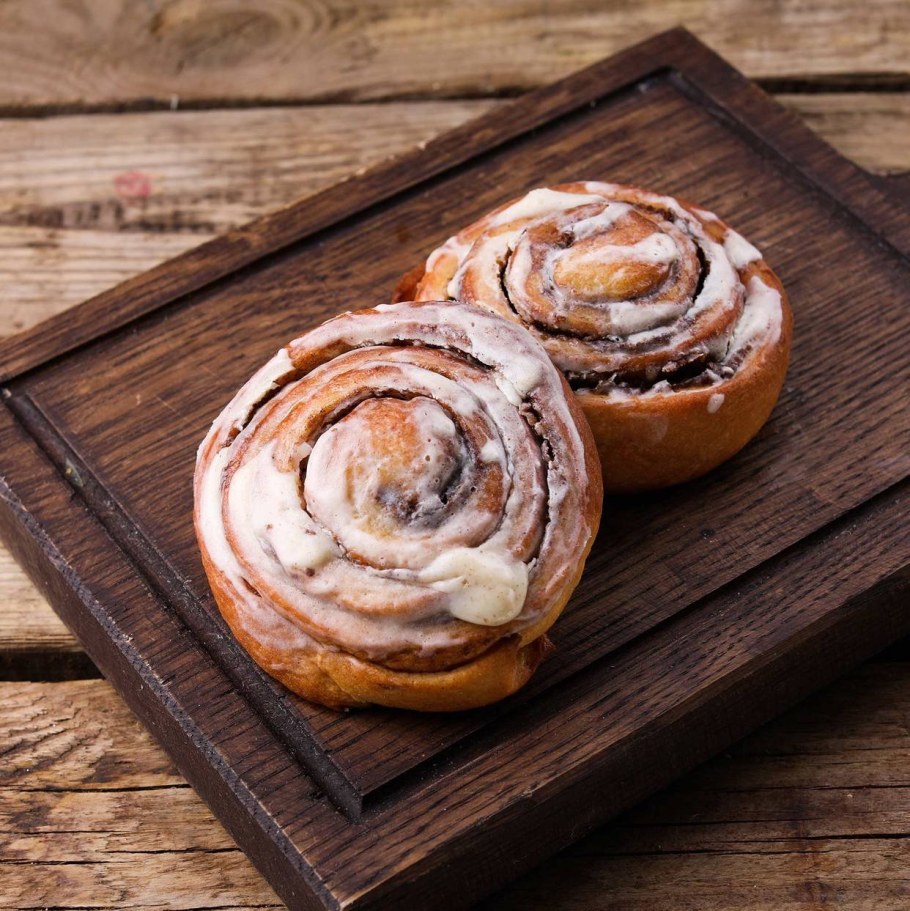 Булочка с корицей