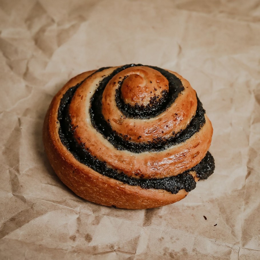 Улитка Синнабон с маком