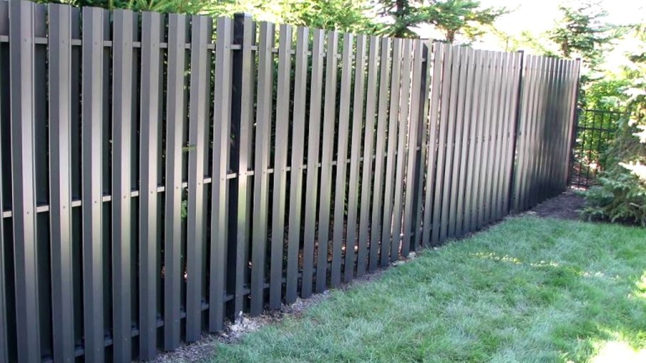 Металлическая изгородь для палисадника