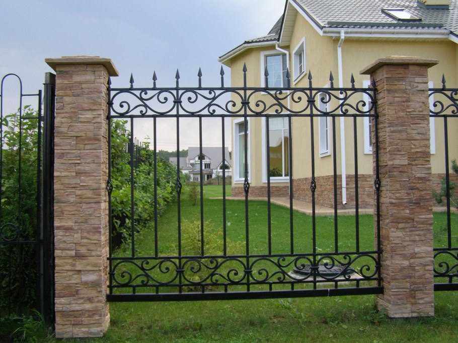 Железный забор профтруба