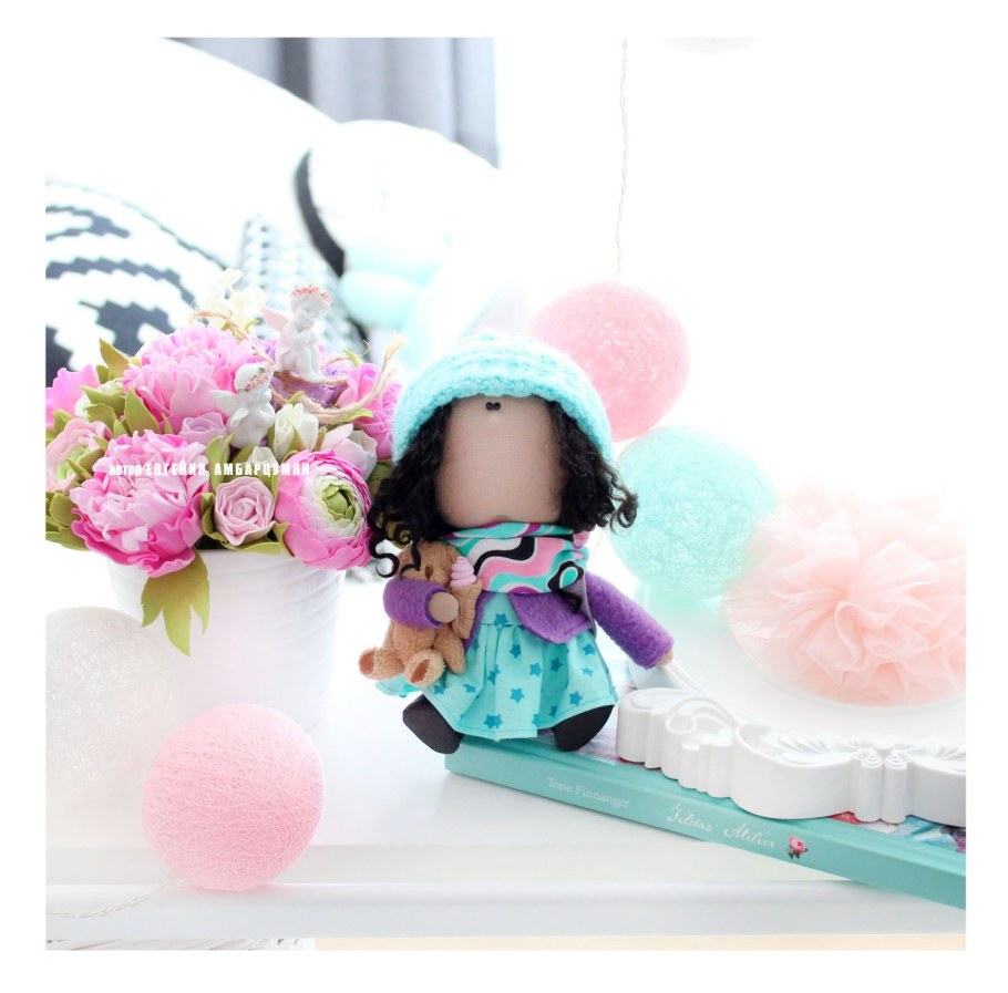 Текстильная кукла девушка