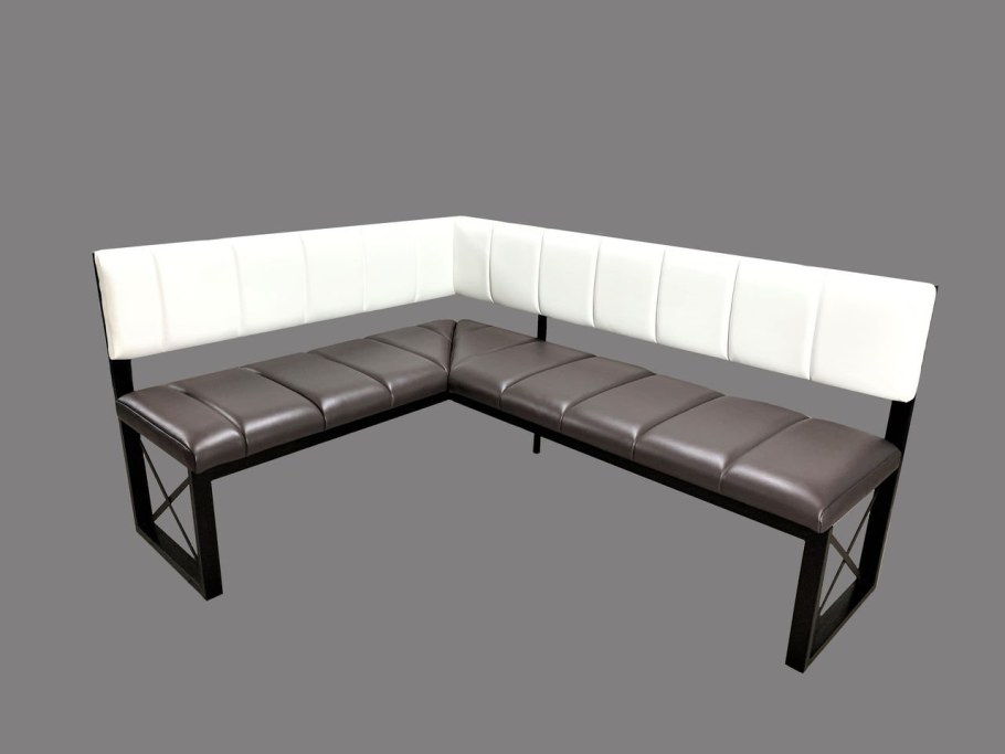 Кухонный уголок деревянный