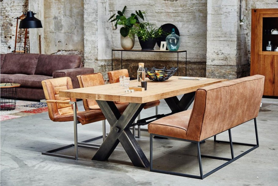 Узкий диван